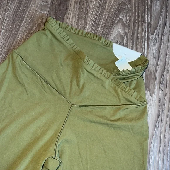 ☘️Offline aerie crossover ruffle legging - Picture 4 of 5